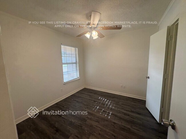 Building Photo - 5205 Hideaway Ct