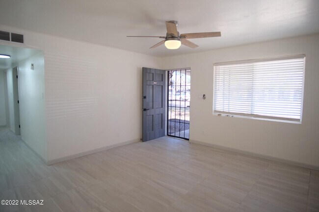 Foto del edificio - 4650 E 16th St