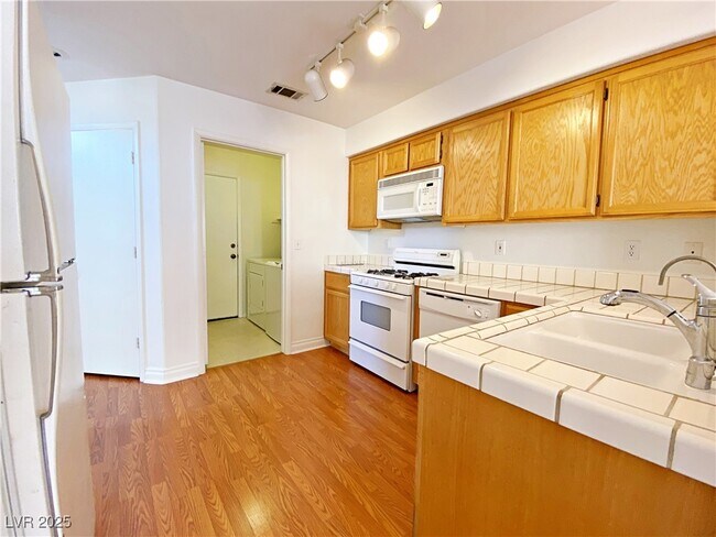 Foto del edificio - 198 Chadwell Ct