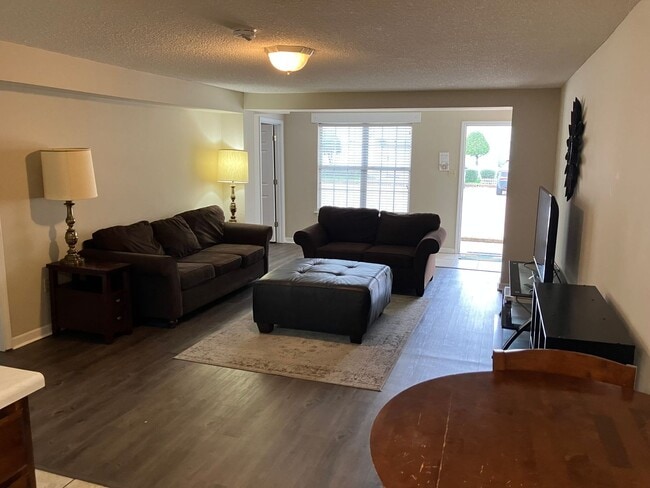 Foto del edificio - 623 N Gloster St