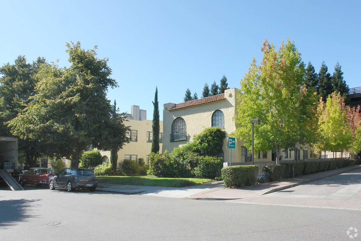 Primary Photo - 530 Webster St
