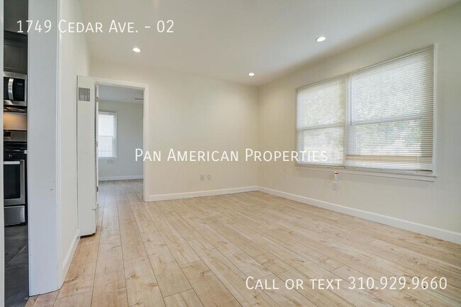 Building Photo - 1749 Cedar Ave