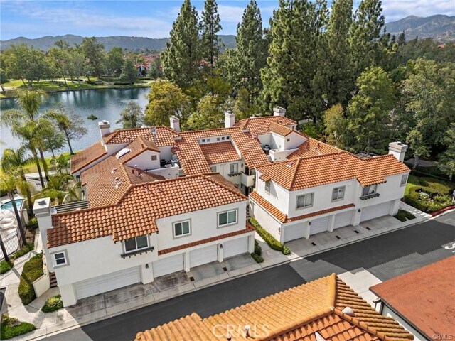 Building Photo - 13 Brisa Del Lago