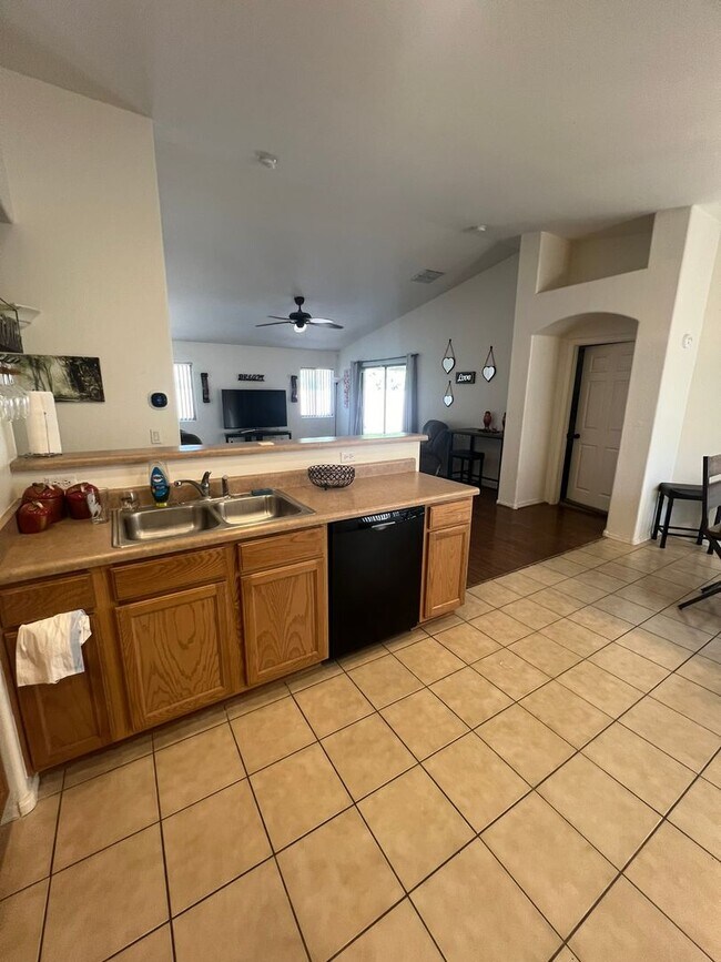 Building Photo - Call To See How Can You Can Make This Sout...