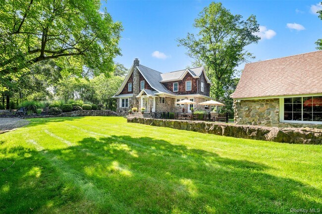 Building Photo - 424 Storms Rd