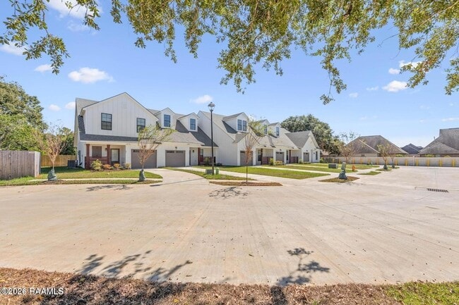 Building Photo - 606 Guillot Rd