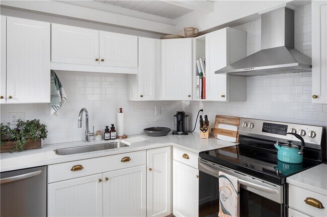 Building Photo - 22 Dearborn St