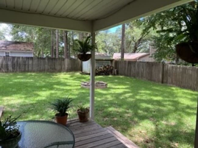 Foto del edificio - 3 bed 2 bath house, 1-car garage and fenced-in yard! Available May 15