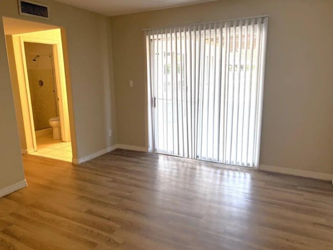 Building Photo - 4637 W Vista Ave
