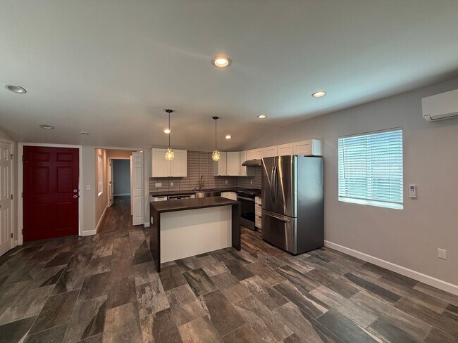 Building Photo - Amazing 1 Bedroom Back Home in La Crescenta!