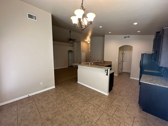 Building Photo - 3 Bed 2 Bath Home