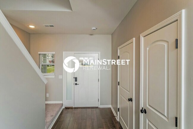 Foto del edificio - 3 Bedroom Pet-Friendly Home in Jeffersonville, IN with Main Street Renewal