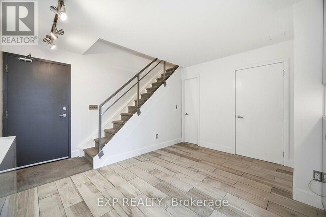 Building Photo - 637 Lake Shore Blvd W