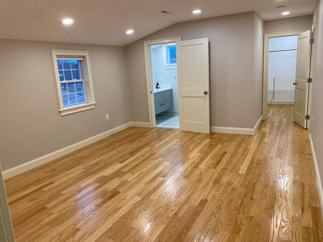 Building Photo - 585 Highland Ave