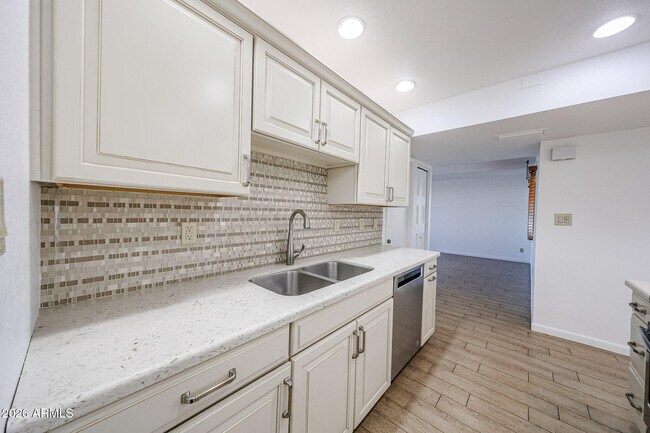 Foto del edificio - 8333 E Orange Blossom Ln