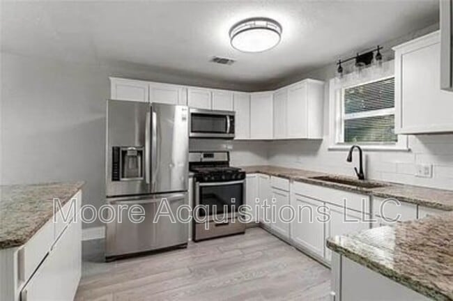 Foto del edificio - 1330 W Sears St