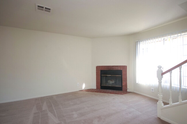 Building Photo - 178 N Oak Knoll Ave