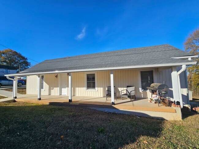 Foto del edificio - 208 W Main St