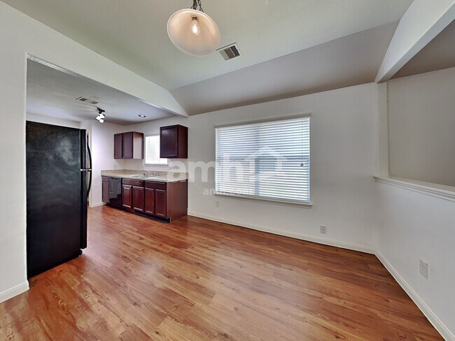 Foto del edificio - 6019 Brenwood Trails Ln