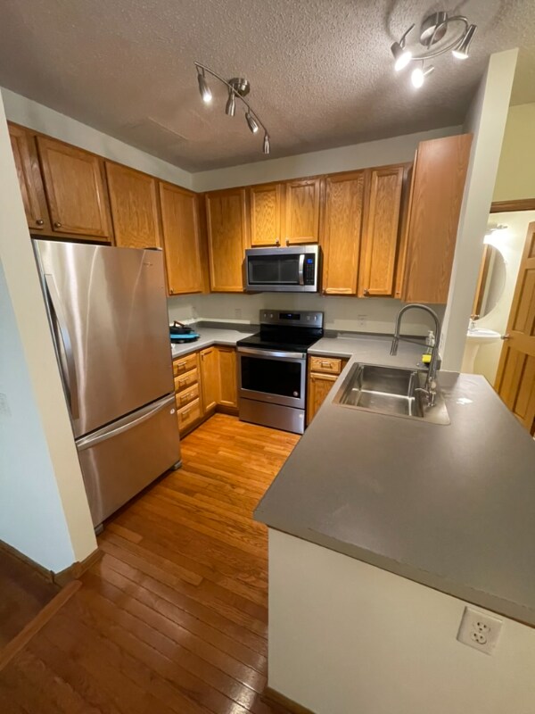 Building Photo - 6764 Meadow Grass Ln S