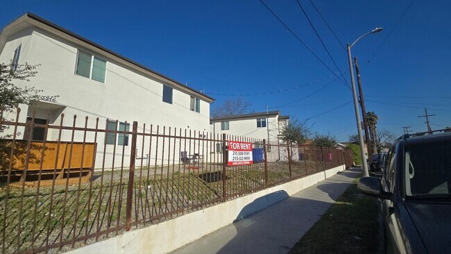 Building Photo - 33(1635)