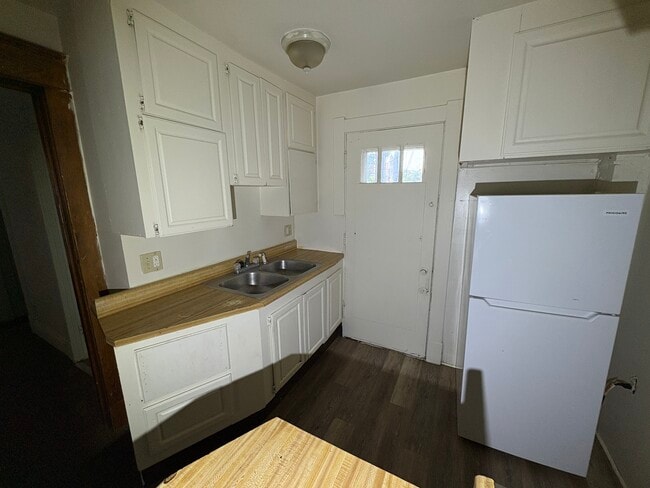 Building Photo - Machen St Apartments