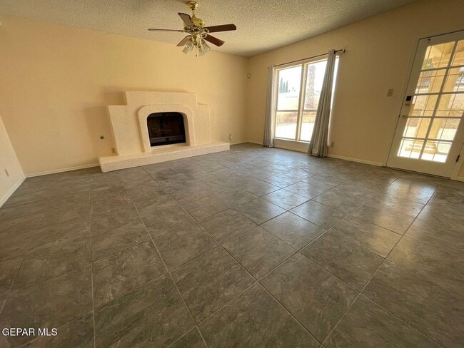 Building Photo - 4304 Loma Alegre Dr