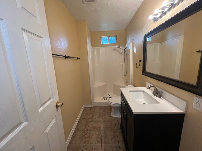Foto del edificio - 8169 Garland St