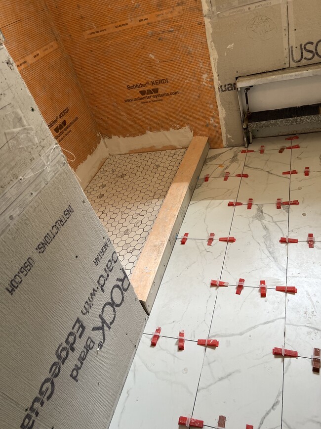 Nueva ducha con azulejos - 84 Tyndall Ave