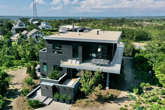Building Photo - 95 Shore Rd