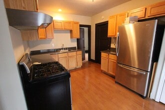 Building Photo - 2100 S 81st St