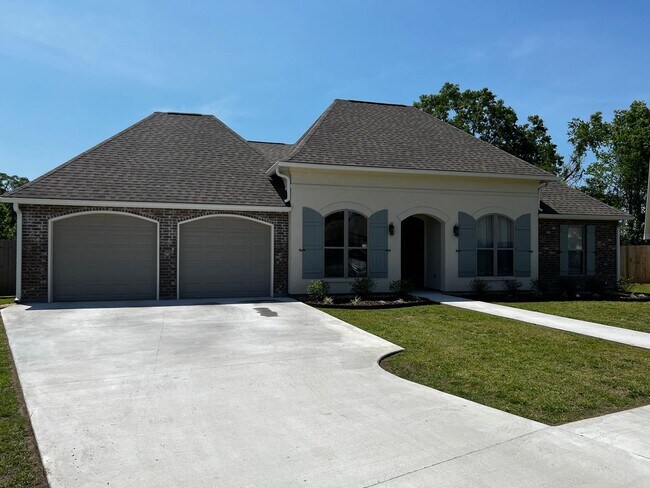Building Photo - 4 Bedroom 2 Bathroom new constuction home