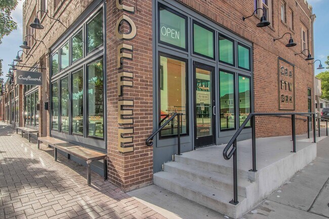 Foto del edificio - Contemporary LOFT LIVING on Magnolia Street!