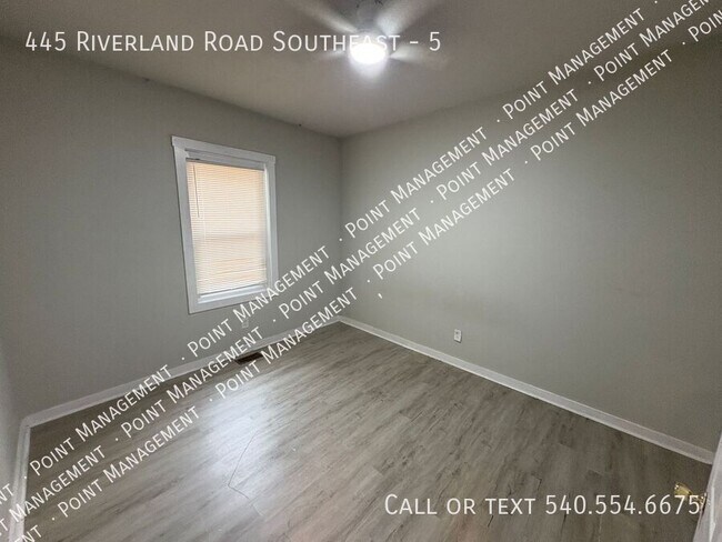Foto del edificio - 445 Riverland Rd SE