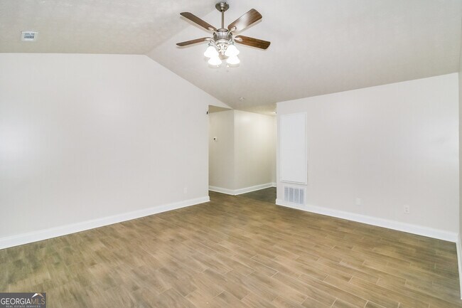 Foto del edificio - 420 Rosehill Dr