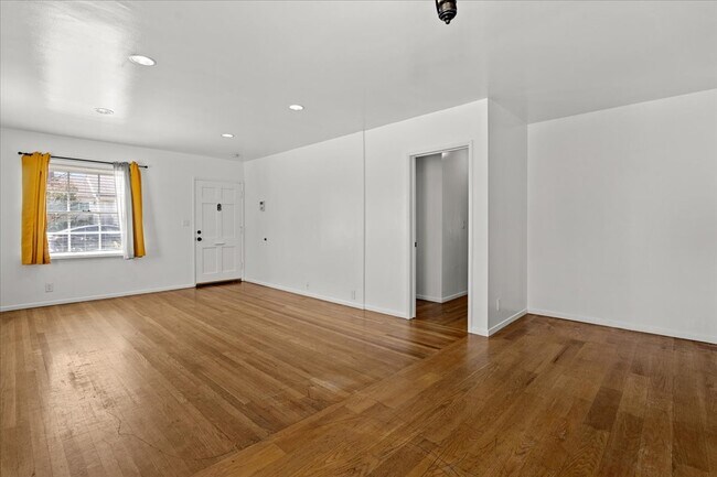 Foto del edificio - 8214 Creighton Ave