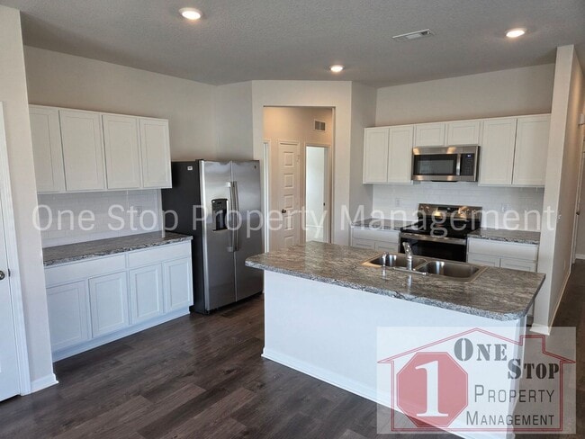 Building Photo - Beautiful 3 Bedroom 2 Bathroom in Blue Springs!