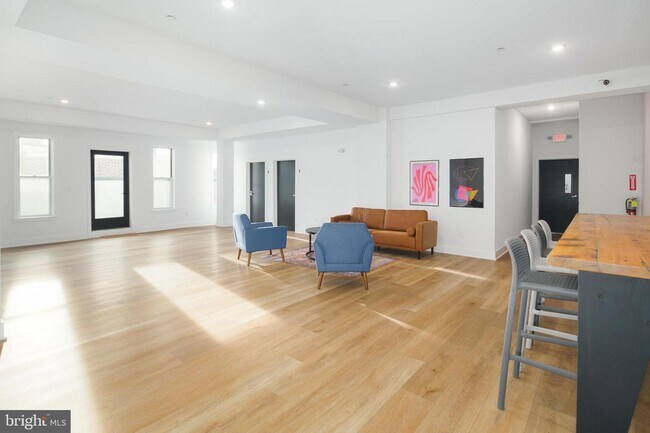 Foto del edificio - Modern One Bedroom in Port Richmond! MOVE ...