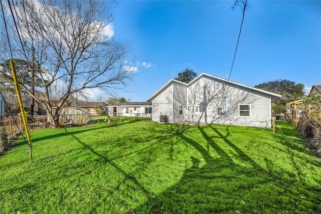 Building Photo - 5812 Southcrest St