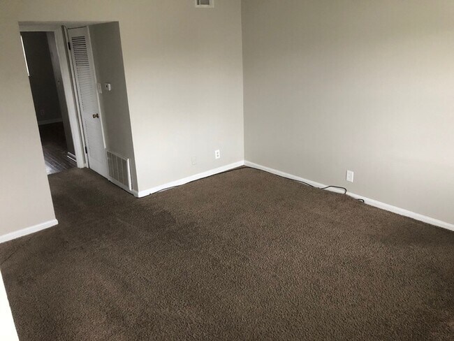Building Photo - 1BD/1BA Apartment
