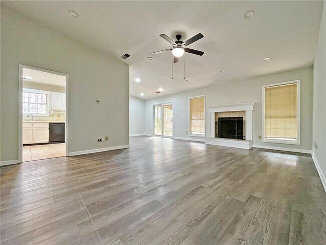 Foto del edificio - 11250 Ridge Hill Dr