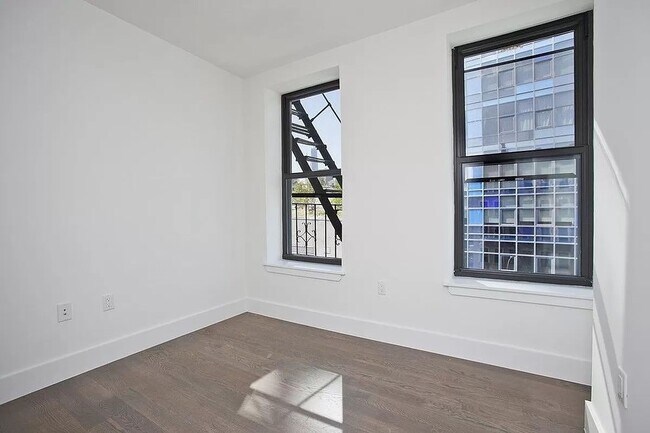 Building Photo - 102 Norfolk Street