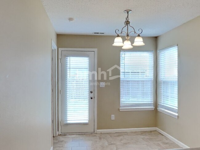 Foto del edificio - 9724 Thomas Ln