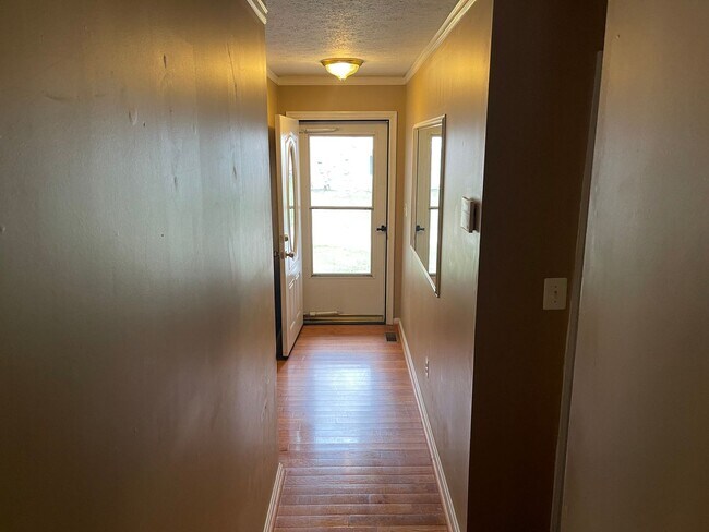 Foto del edificio - Coming soon! Cozy 3 Bedroom Near the Water!