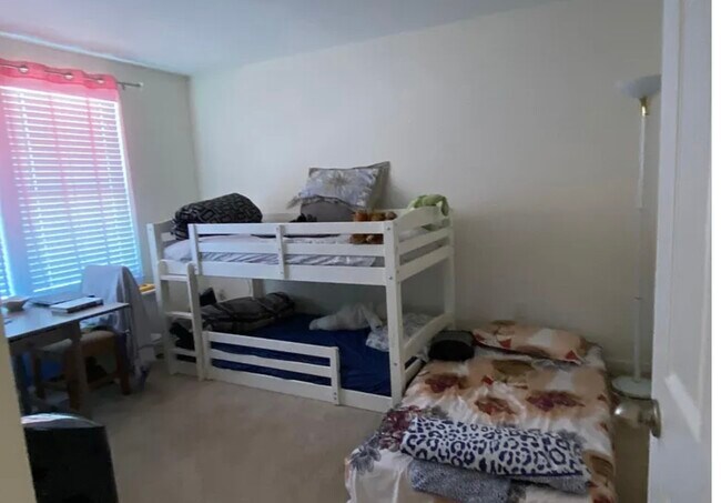 Foto del edificio - 212 Weeping Willow Run Dr