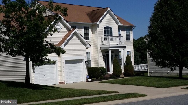 Building Photo - 1313 S Dahlia Ct