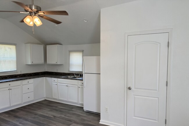 Foto del edificio - 2702 S Brown Ave
