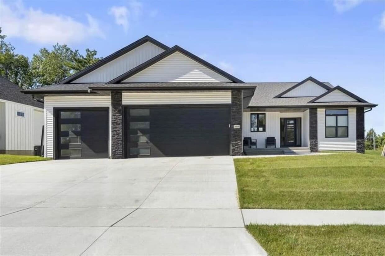Primary Photo - Brand new 4 bedroom 3 bath home in Hiawath...