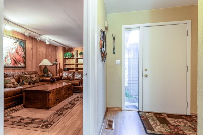 Foto del edificio - 707 Mallard Ln