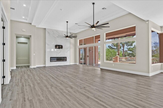 Building Photo - Sun City Summerlin with Strip Views